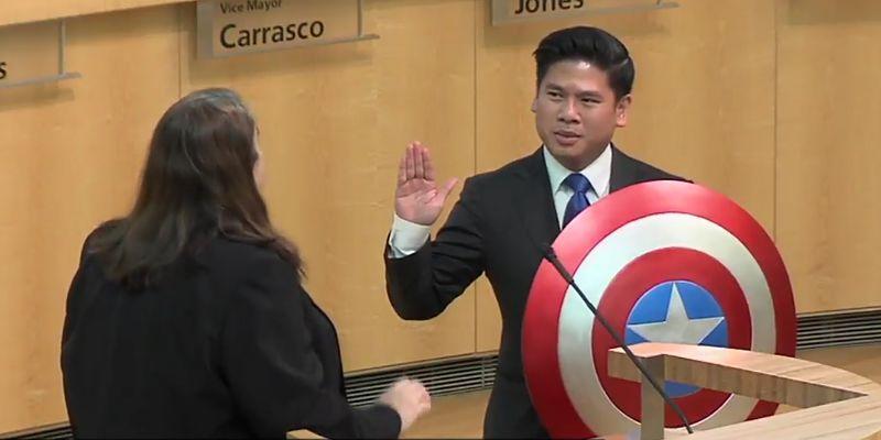 Consigliere americano alternativo: giuramento sullo scudo di Captain America