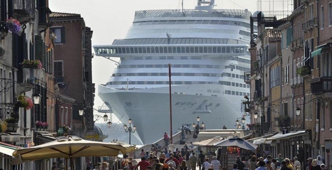 nave da crociera fuori controllo venezia