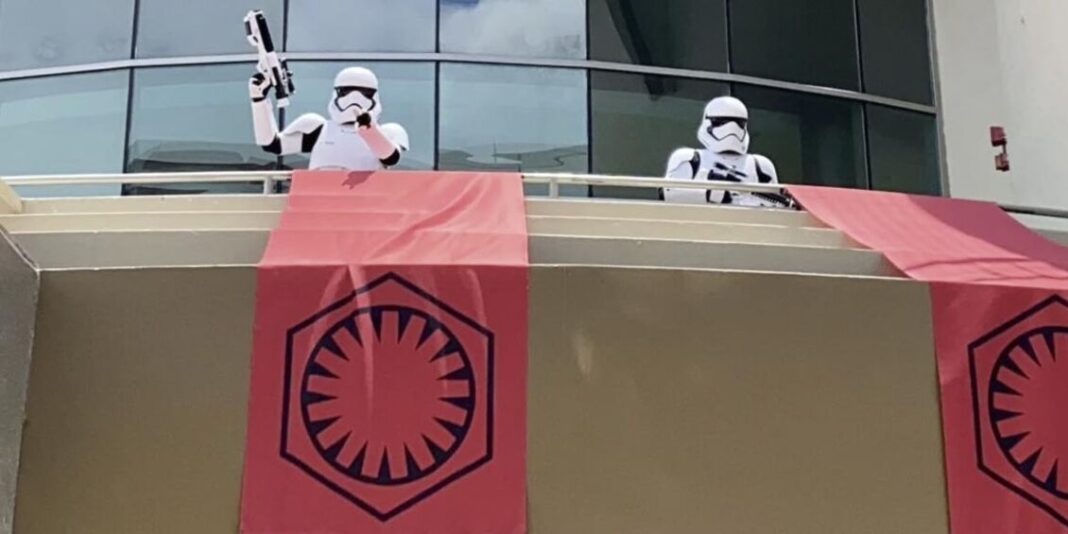 Stormtrooper distanziamento sociale Disney Spring